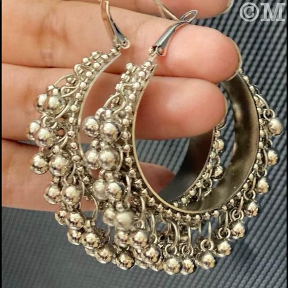 Beautiful and light weight earrings - Picture 3 of 6